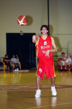 Carlos Marzo realiza un pase