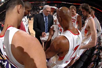 PHOENIX - FEBRUARY 15:  Head coach Phil Jackson of the Western Conference talks with his team in the huddle during the 58th NBA All-Star Game, part of 2009 NBA All-Star Weekend, at US Airways Center on February 15, 2009 in Phoenix, Arizona.  NOTE TO USER: User expressly acknowledges and agrees that, by downloading and or using this photograph, User is consenting to the terms and conditions of the Getty Images License Agreement.  Mandatory Copyright Notice:  Copyright 2009 NBAE  (Photo by Andrew D. Bernstein/NBAE/Getty Images)