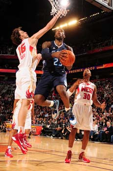 PHOENIX - FEBRUARY 15: LeBron James #23 of the Eastern Conference shoots against Pau Gasol #16 of the Western Conference during the 58th NBA All-Star Game, part of 2009 NBA All-Star Weekend, at US Airways Center on February 15, 2009 in Phoenix, Arizona.   NOTE TO USER: User expressly acknowledges and agrees that, by downloading and or using this photograph, User is consenting to the terms and conditions of the Getty Images License Agreement. Mandatory Copyright Notice: Copyright 2009 NBAE  (Photo by Barry Gossage/NBAE via Getty Images)