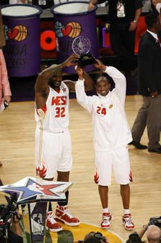PHOENIX - FEBRUARY 15:  Kobe Bryant #24 and Shaquille O'Neal #32 of the Western Conference hold the mvp trophy up following the 58th NBA All-Star Game, part of 2009 NBA All-Star Weekend, at US Airways Center on February 15, 2009 in Phoenix, Arizona.   NOTE TO USER: User expressly acknowledges and agrees that, by downloading and or using this photograph, User is consenting to the terms and conditions of the Getty Images License Agreement. Mandatory Copyright Notice: Copyright 2009 NBAE  (Photo by Bill Baptist/NBAE via Getty Images)