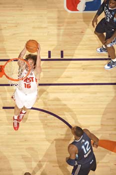 PHOENIX - FEBRUARY 15: Pau Gasol #16 of the Western Conference dunks against Dwight Howard #12 of the Eastern Conference during the 58th NBA All-Star Game, part of 2009 NBA All-Star Weekend, at US Airways Center on February 15, 2009 in Phoenix, Arizona.   NOTE TO USER: User expressly acknowledges and agrees that, by downloading and or using this photograph, User is consenting to the terms and conditions of the Getty Images License Agreement. Mandatory Copyright Notice: Copyright 2009 NBAE  (Photo by Andrew D. Bernstein/NBAE via Getty Images)