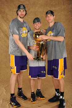 ORLANDO, FL - JUNE 14:  Pau Gasol #16, Jordan Farmar #5 and Luke Walton #4 of the Los Angeles Lakers pose for a portrait after defeating the Orlando Magic in Game Five of the 2009 NBA Finals at Amway Arena on June 14, 2009 in Orlando, Florida. The Los Angeles Lakers defeated the Orlando Magic 99-86. NOTE TO USER: User expressly acknowledges and agrees that, by downloading and or using this photograph, User is consenting to the terms and conditions of the Getty Images License Agreement. Mandatory Credit: 2009 NBAE  (Photo by Andrew D. Bernstein/NBAE via Getty Images)